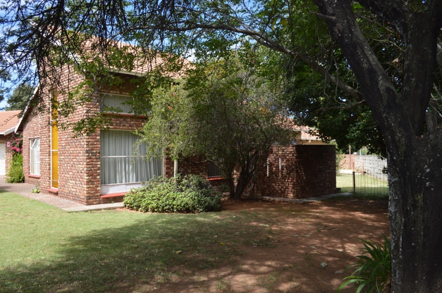 4 Bedroom Property for Sale in Flamwood North West